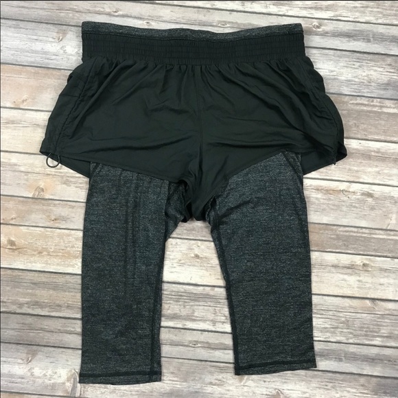 Athleta 2 in 1 knicker in black and gray Medium - Picture 2 of 7